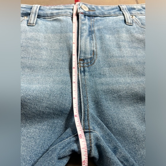 Shorts - Picture 7 of 9